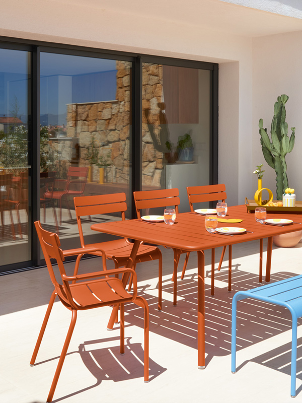 Farbenfrohe und Nachhaltige Design-Gartenmöbel von Fermob